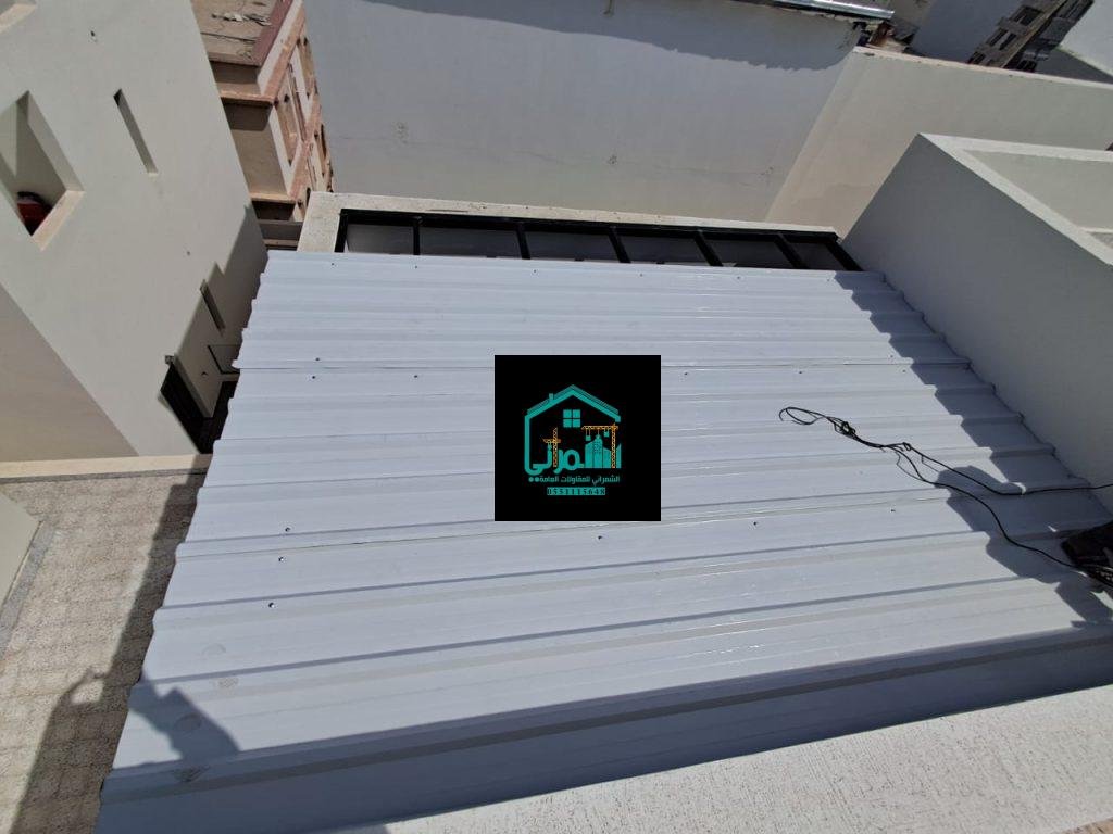 سقف ساندوتش بانل بمظهر منظم جدة