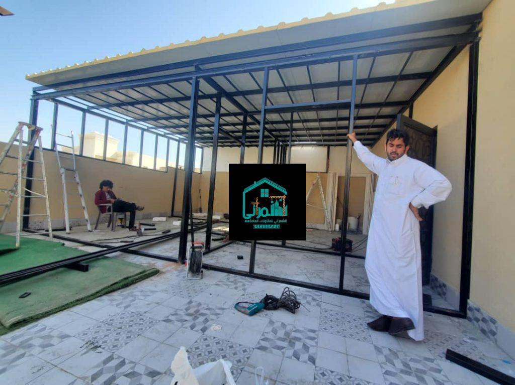 دوات ومعدات تركيب ساندوتش بانل في الموقع
