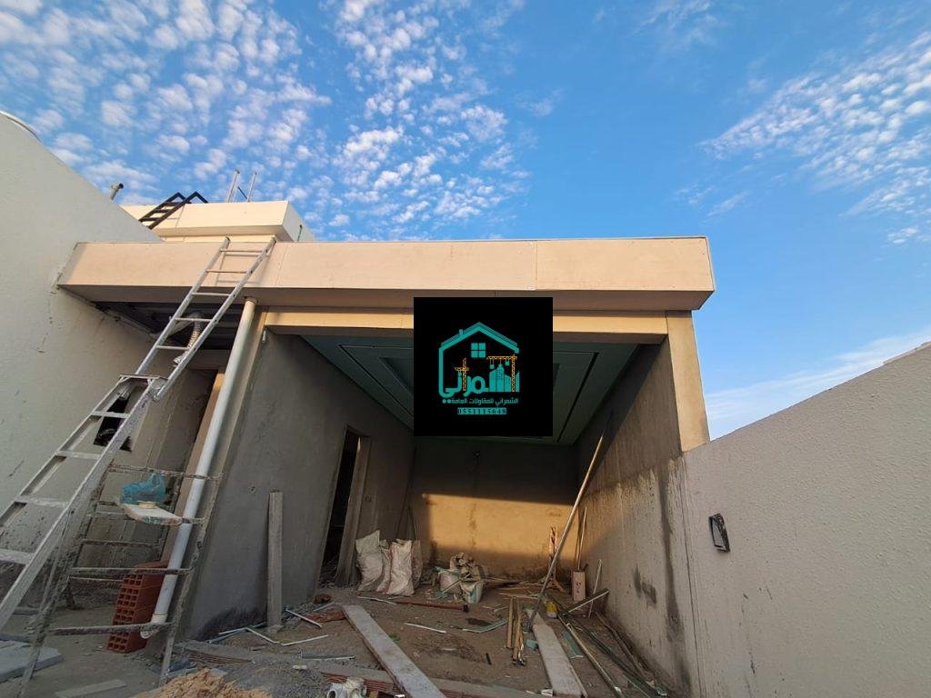 ألواح ساندوتش بانل PU سماكة 7 سم جاهزة للشحن في جدة.