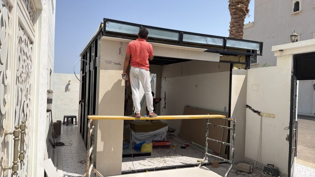 بناء ملحق لسندوتش بانل